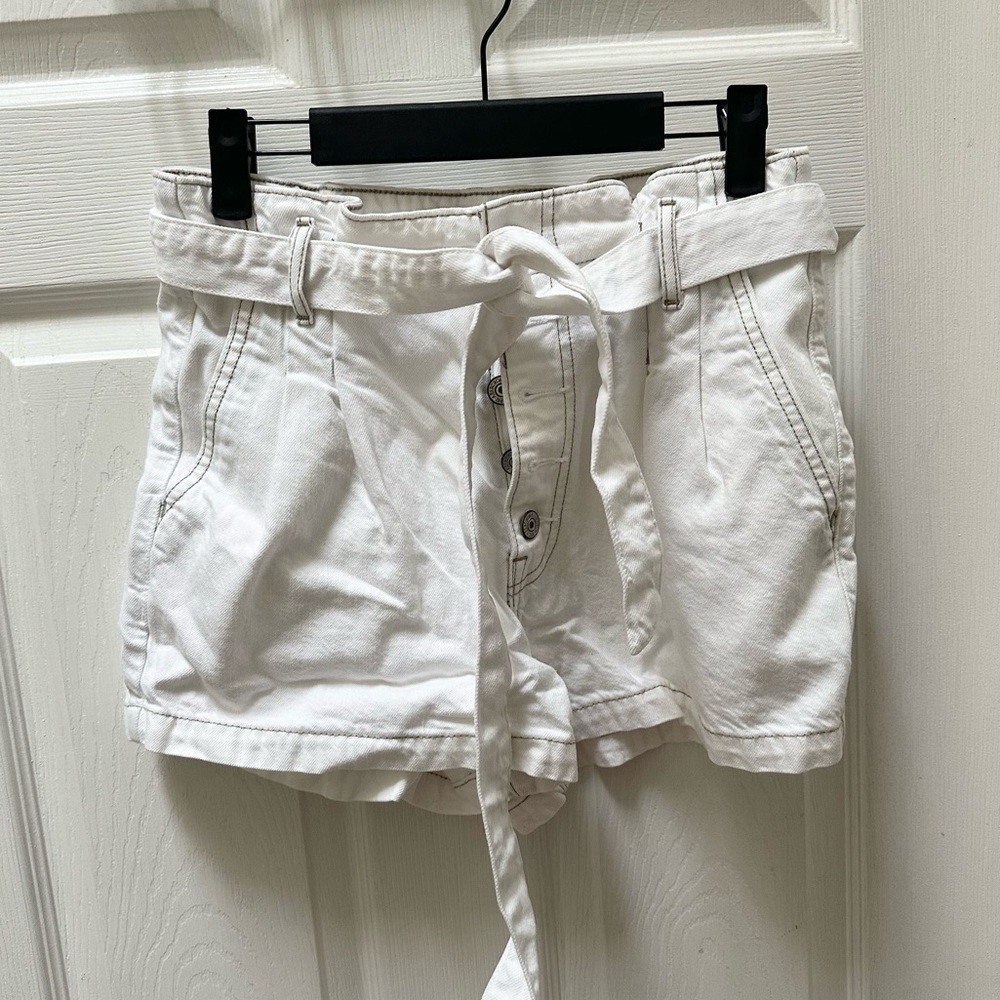 Abercrombie & Fitch white natural rise short white tie waist 28 6 Jean shorts